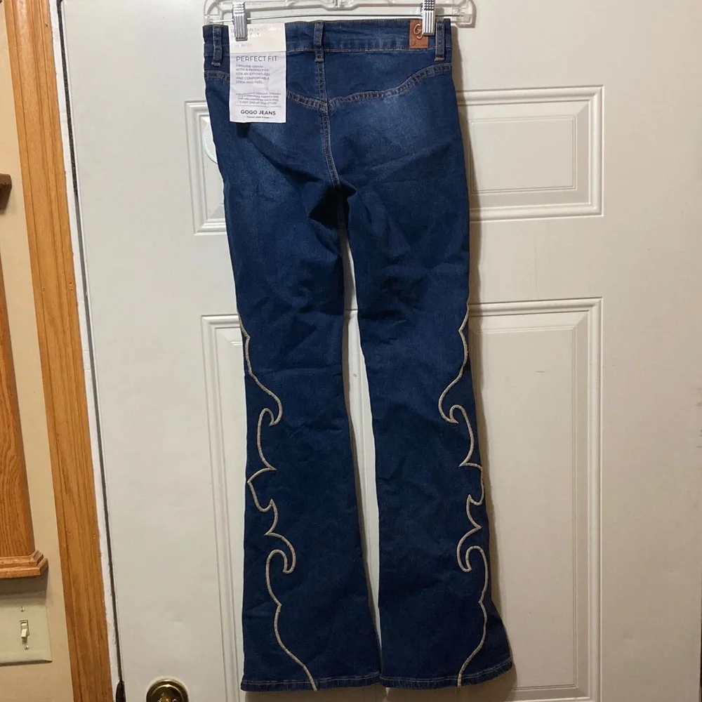 Blue Jeans with Embroidered Design 0‎ NWT